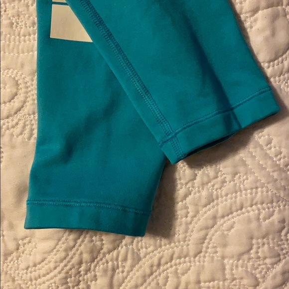Lightly Used Women’s Aqua Nike Leggings XS - Picture 6 of 8